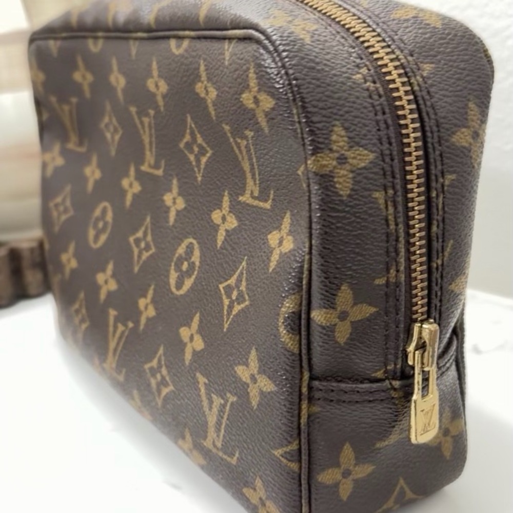 Louis Vuitton Trousse 23/ Cosmetic Pouch - Picture 3 of 15